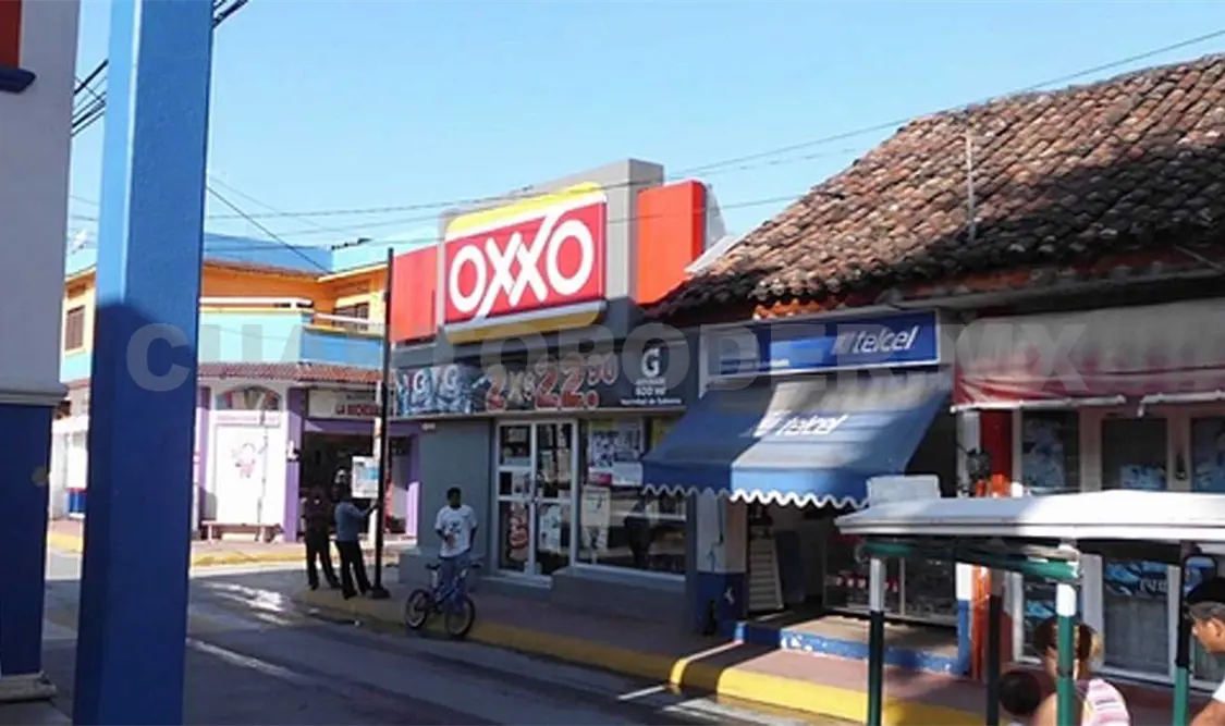 Policía Municipal detiene a ladrón de tiendas Oxxo