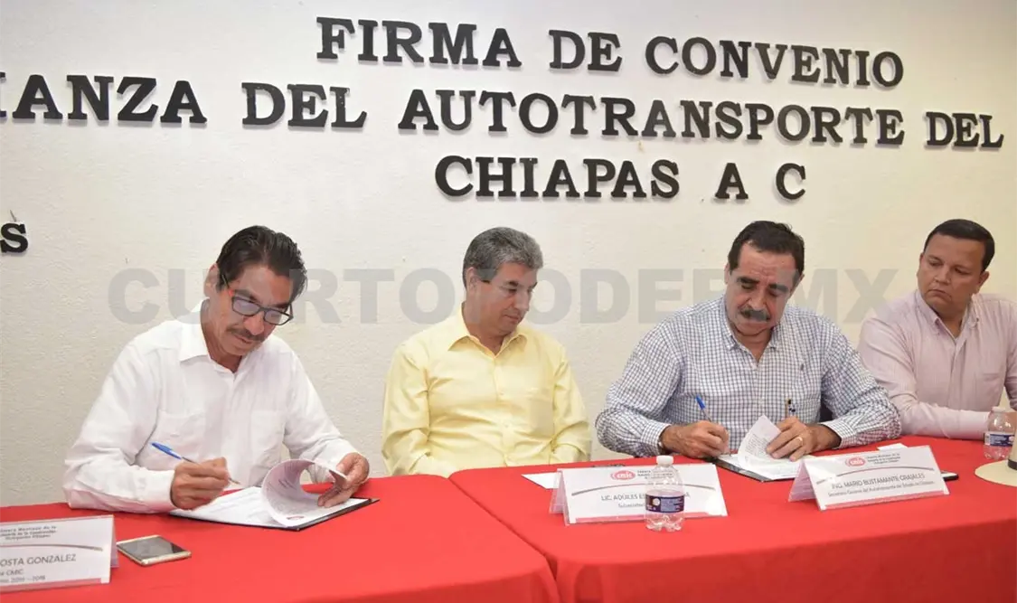 Firman convenio entre constructores y transportistas