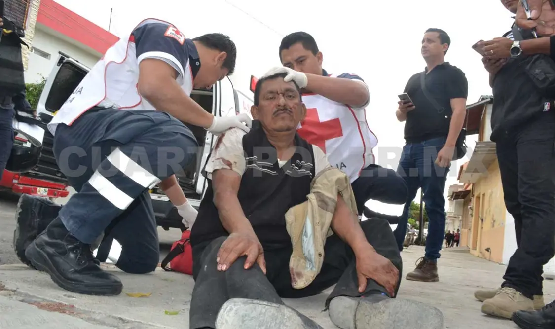 Encuentran a sujeto tirado y con una herida en la calle