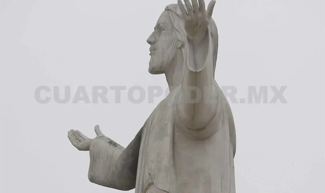 La estatua de 21 metros de altura es una réplica del Cristo Redentor de Río de Janeiro y fue donada por la firma brasileña Odebrecht en 2011. AP