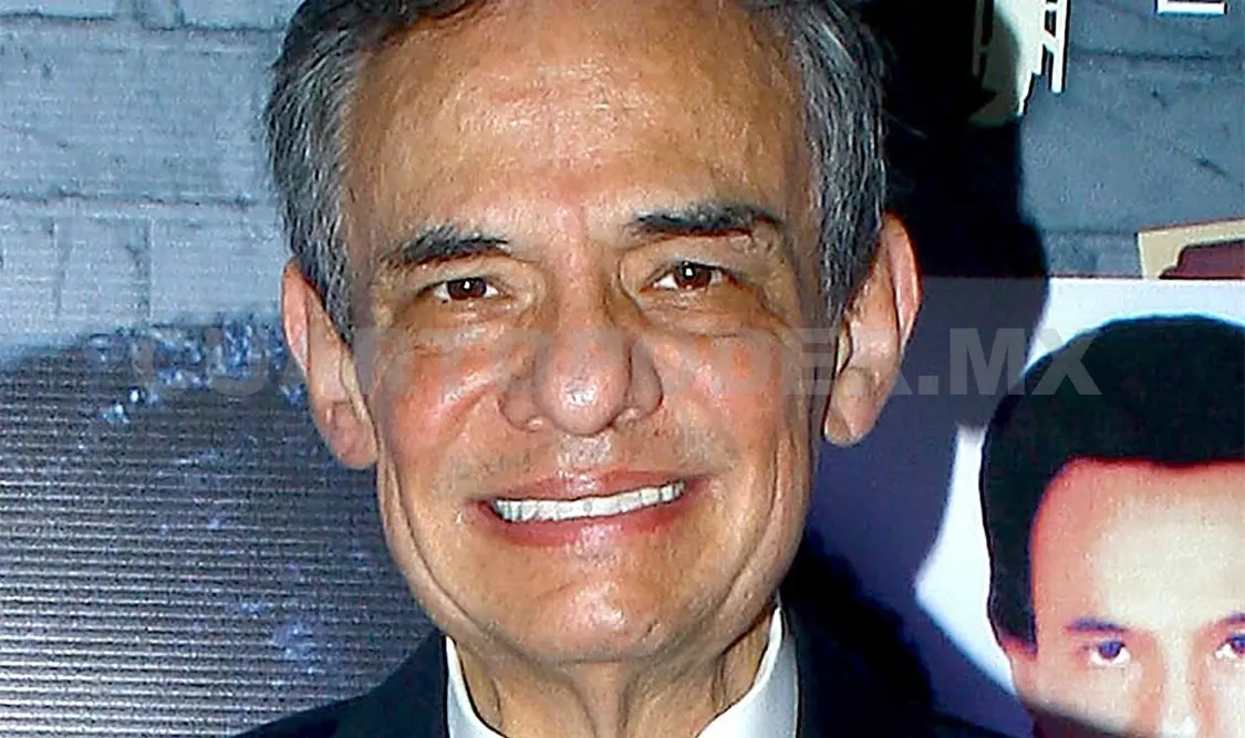 José José no llegó al estreno de su serie