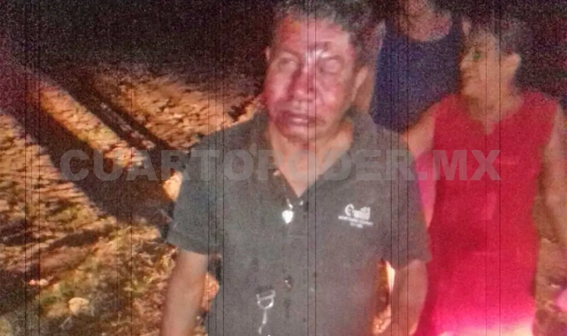 En asalto a combi golpean a dos