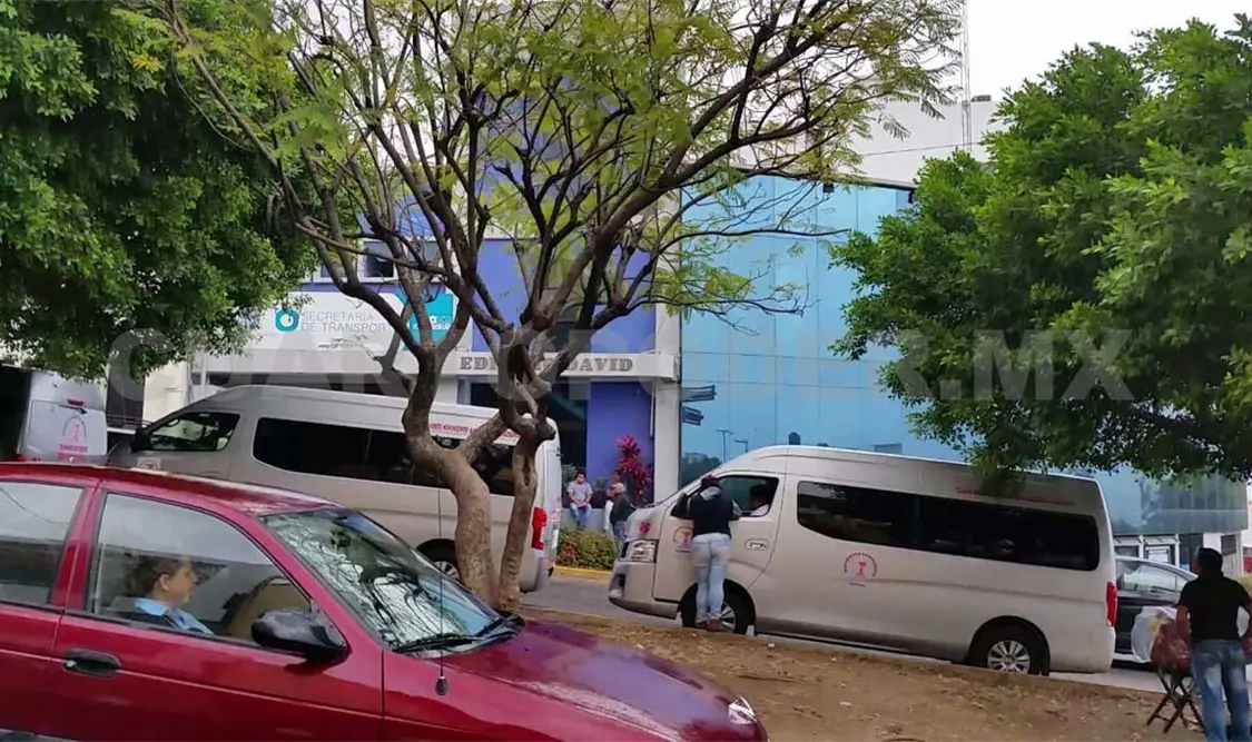 “Piratas” de Antorcha Campesina toman oficina de transporte