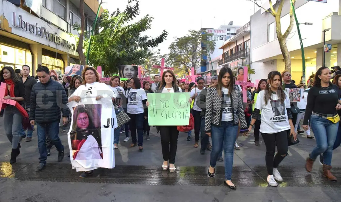 Marchan mujeres contra la violencia