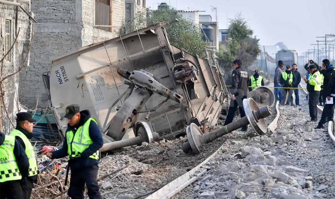 Descarrilamiento de tren deja 5 muertos en Ecatepec