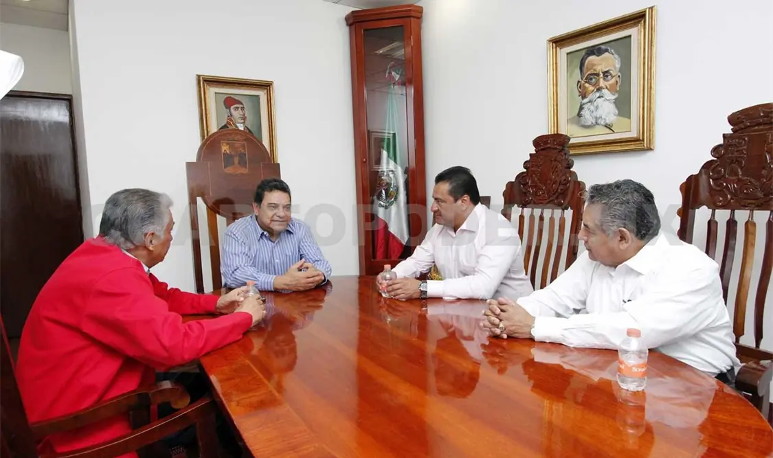 Se reúne presidente con magistrados