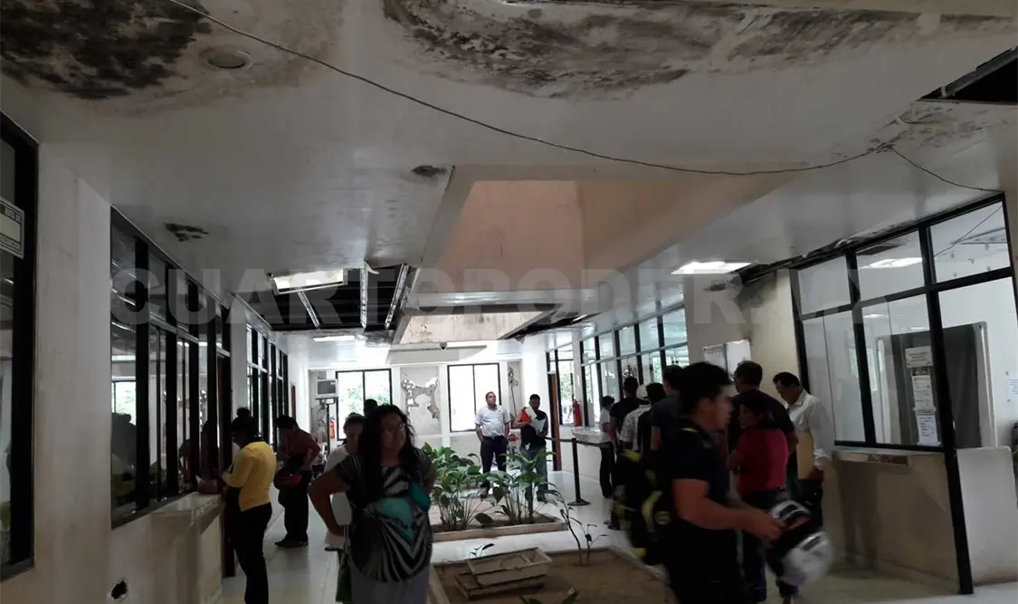 Empleados en peligro de quedar sepultados