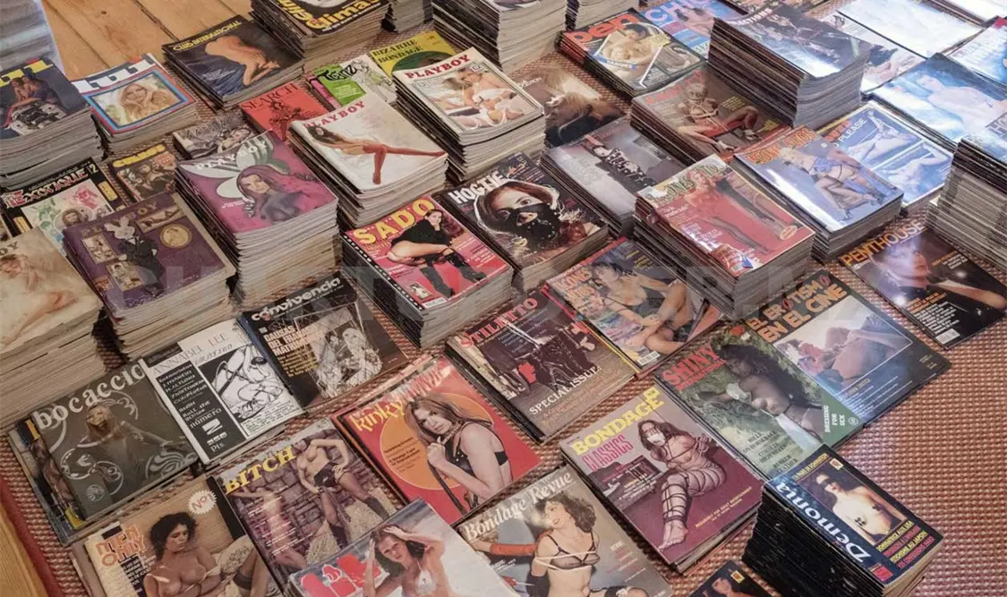 Buscan comprador para biblioteca erótica