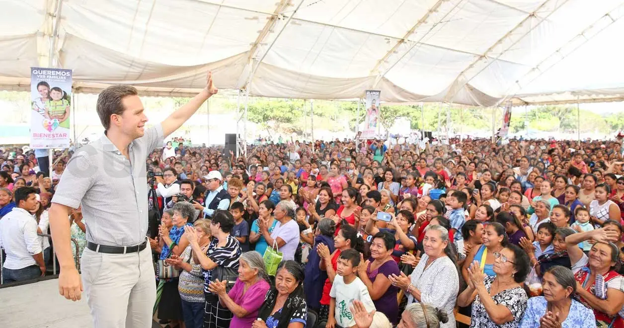 Velasco Coello apoya a familias de Carranza y Chiapilla