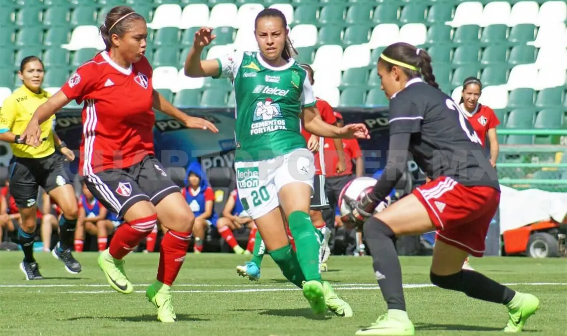 León consigue primera victoria