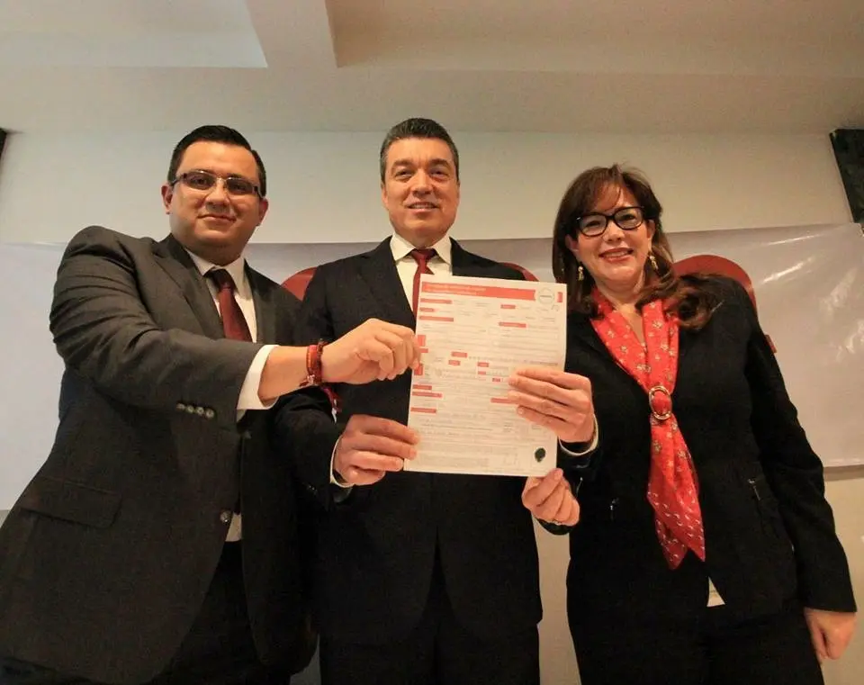 Rutilio Escandón se registra como precandidato de Morena en Chiapas