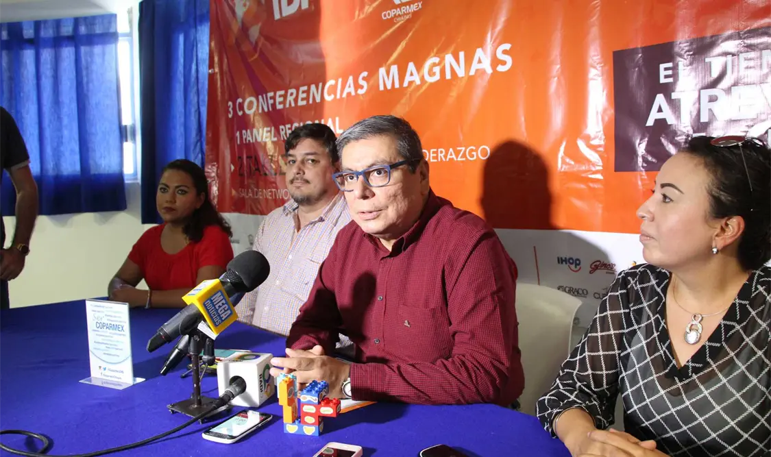 En conferencia de prensa, el presidente de la Coparmex en Chiapas, Enoch Gutiérrez Cruz. Foto: Guillermo Ramos / CP