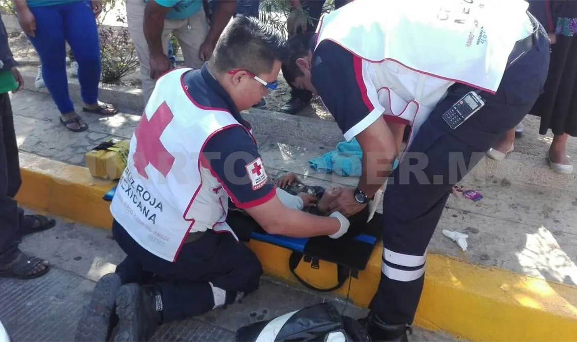 Niño embestido por auto fantasma frente a sus papás