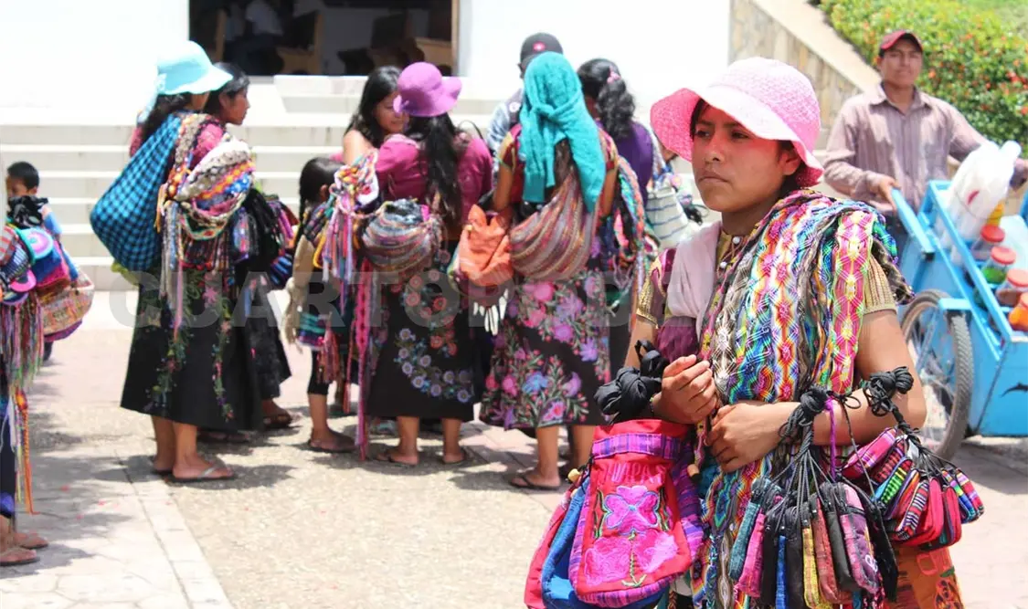Necesarios más espacios de venta para tejedoras