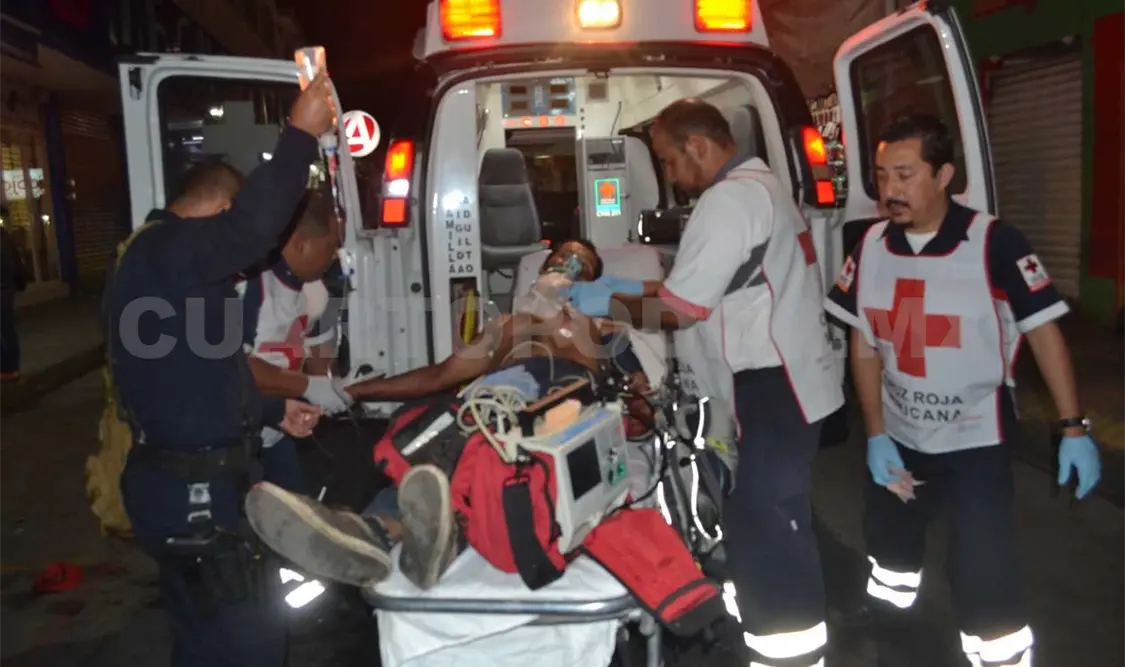 Sujeto es apuñalado en violenta riña callejera