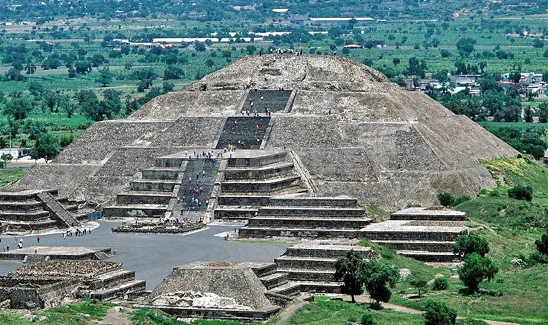 Teotihuacán debe traducirse como “ciudad del sol”