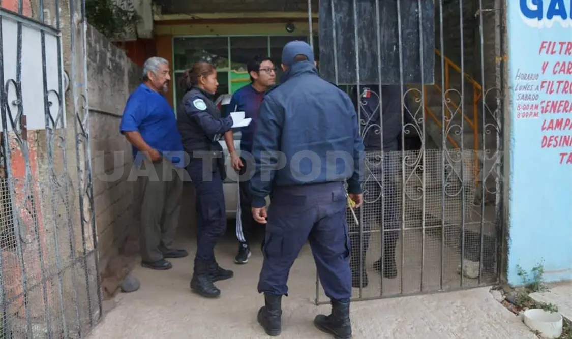 Empleada doméstica vacía tarjetas bancarias de su jefe