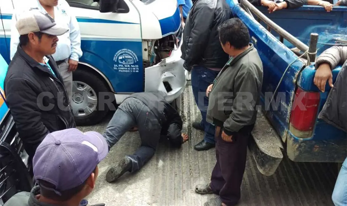 Conductor de Pick up impactó a un colectivo
