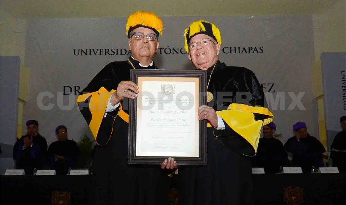 Entregan Doctor Honoris Causa a García Sanchez
