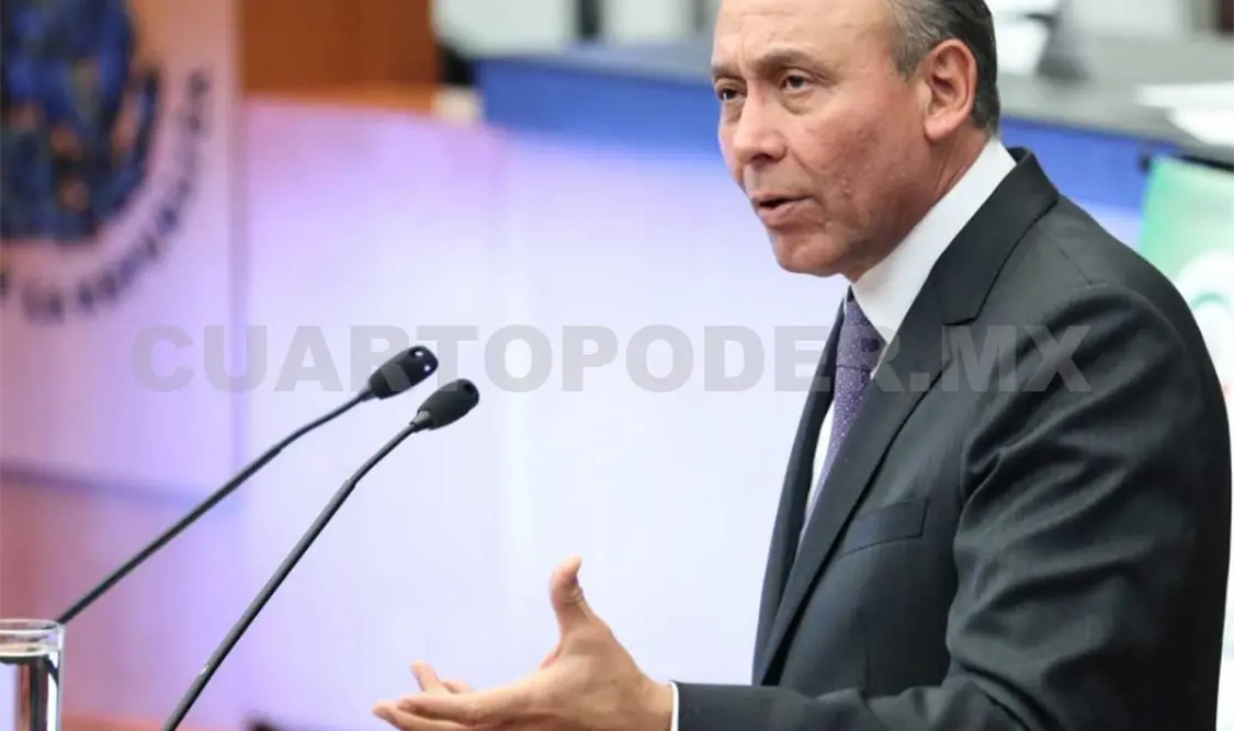 “Seguiré siempre a sus órdenes desde cualquier trinchera”, señaló Reyes Baeza. Agencias