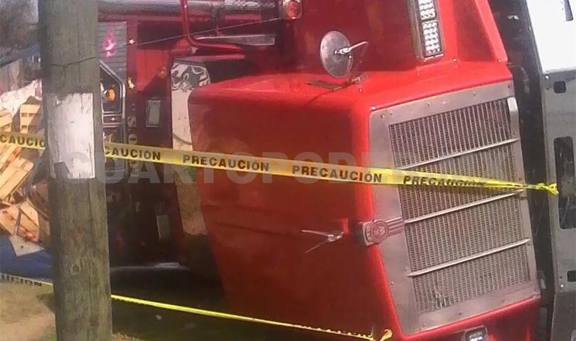 El accidente ocurrió durante la mañana del sábado sobre la carretera que comunica a la ciudad de Frontera Comalapa. Flor Cordero / CP