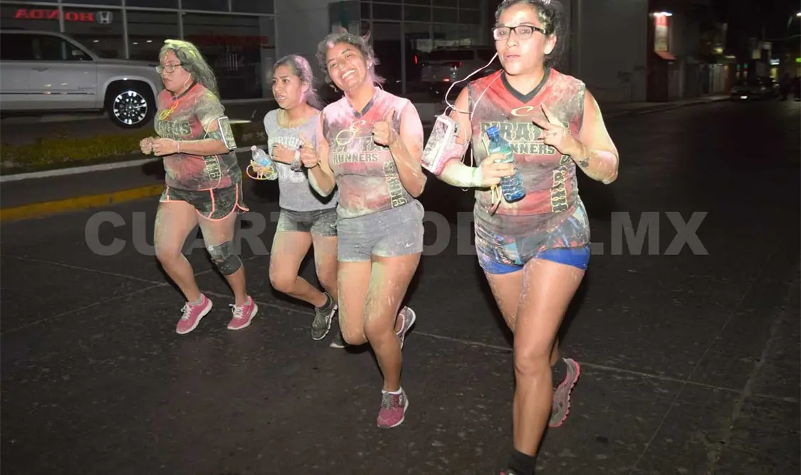 Corredores cumplieron con la justa Neón Race