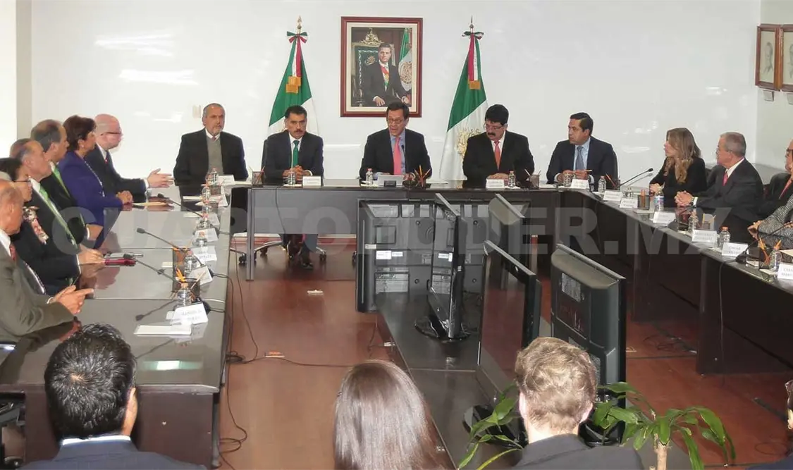 Rinden protesta nuevos funcionarios