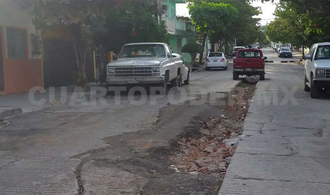Calle cerrada por obra a medias