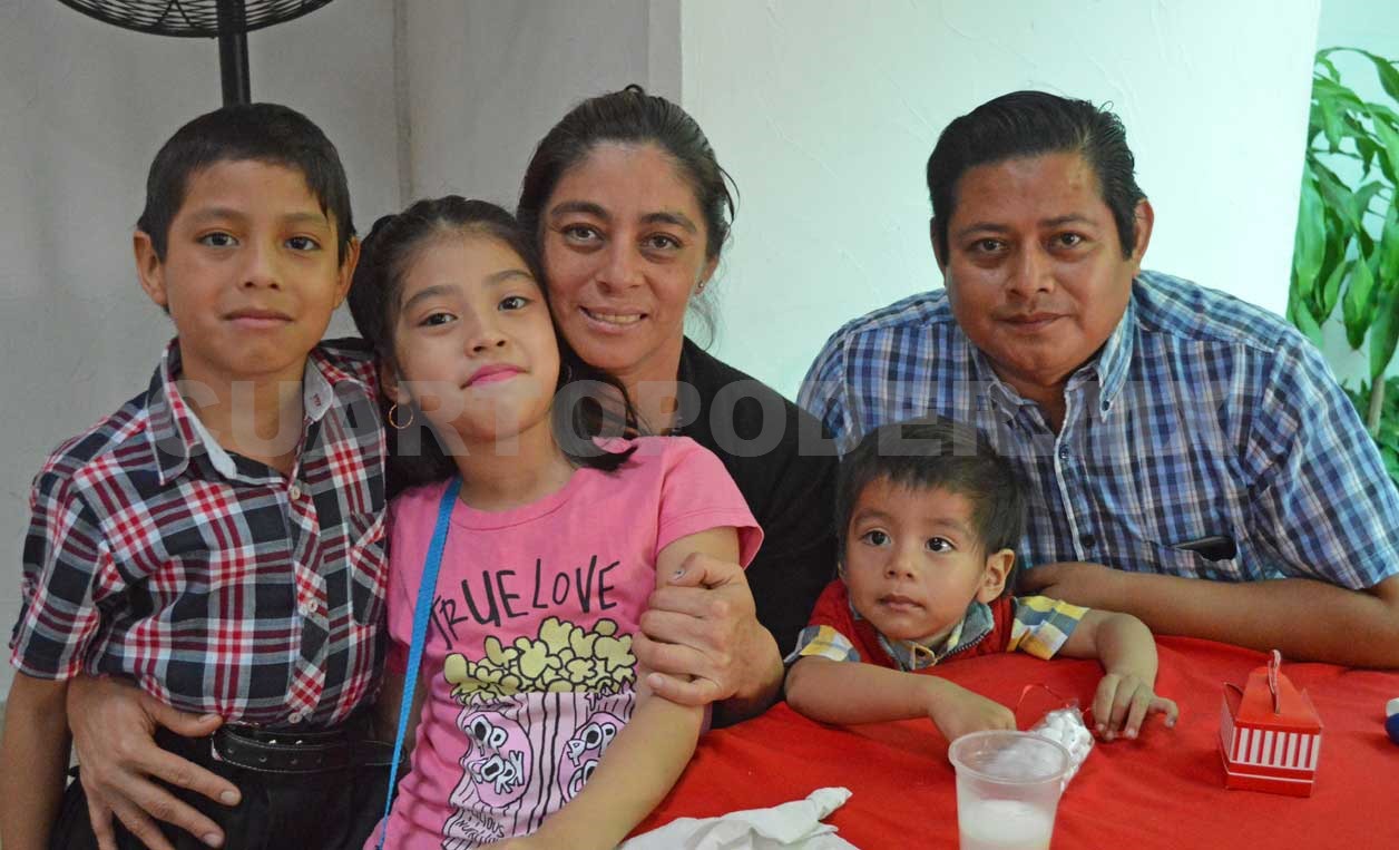 Divertida fiesta para Mario Enrique