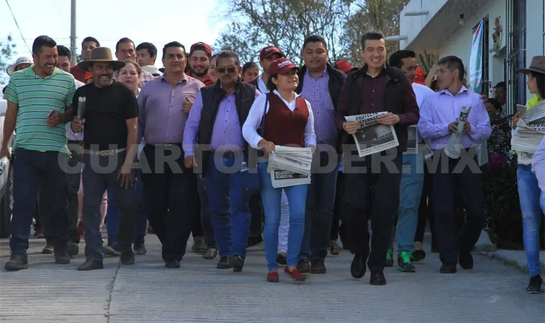 De casa en casa, Rutilio lleva el mensaje del cambio