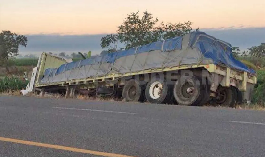 Chofer se durmió y casi termina en un barranco
