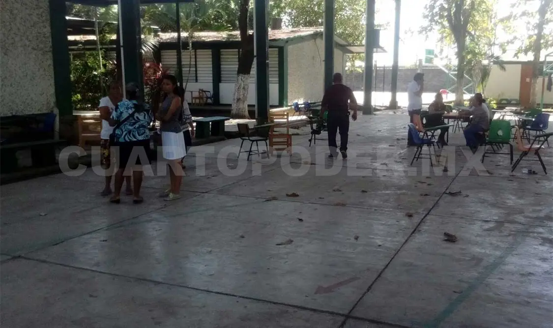 Prepa 3, sin luz ni servicios básicos