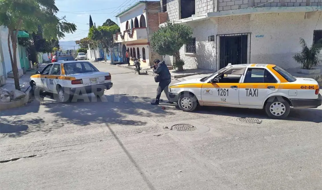Encontronazo entre taxistas en la colonia Las Granjas