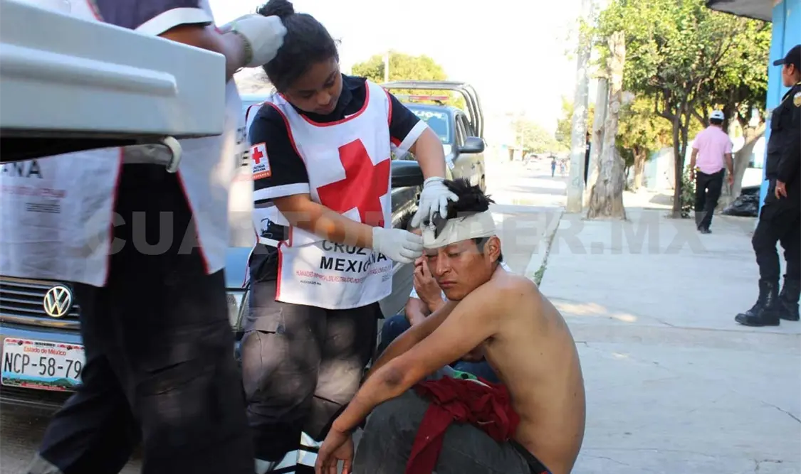 Garrotean y apedrean a joven en riña