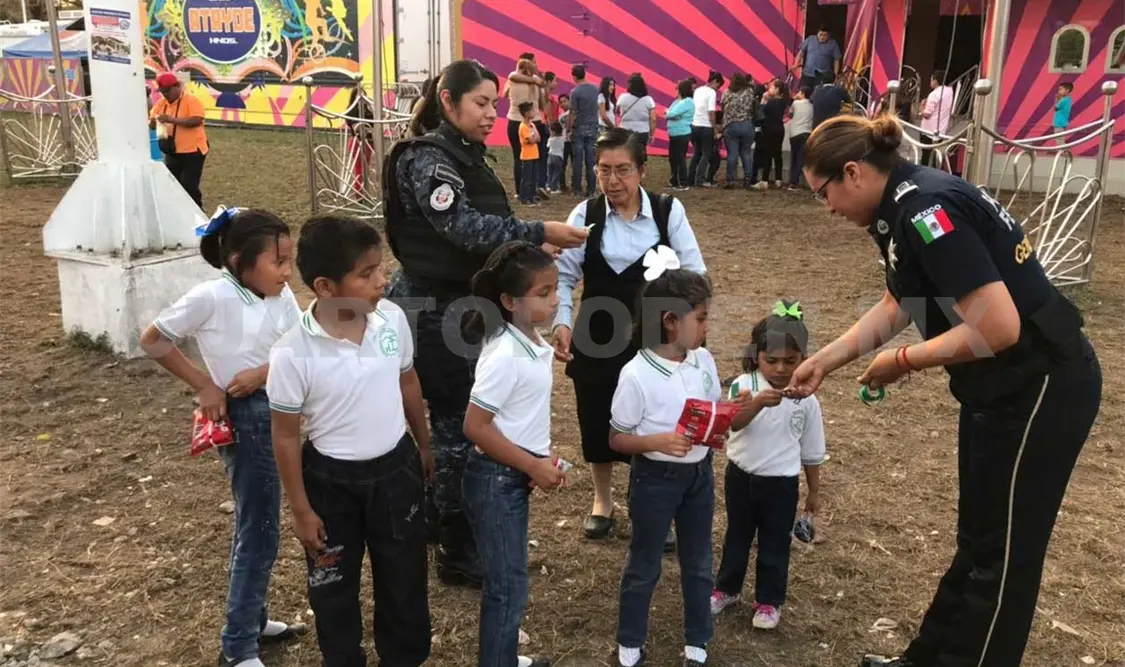 Gendarmería lleva al circo a niños de un albergue