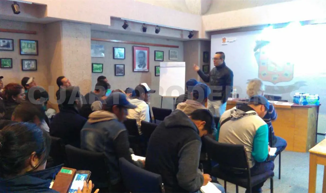 Capacitan y actualizan a personal de Turismo