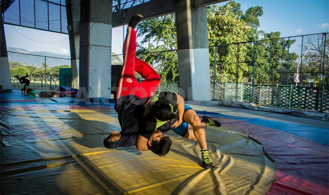 Luchadores asisten a Zonal de Desarrollo