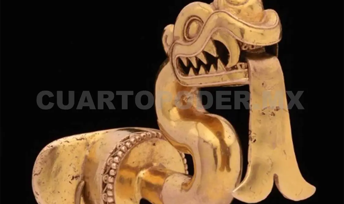 Un ornamento elaborado completamente de oro que forma parte de la exhibición del Met. Cortesía