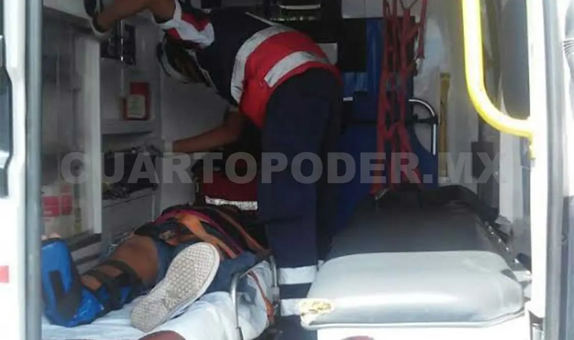 Motociclista muere y su hijo sobrevive al accidente