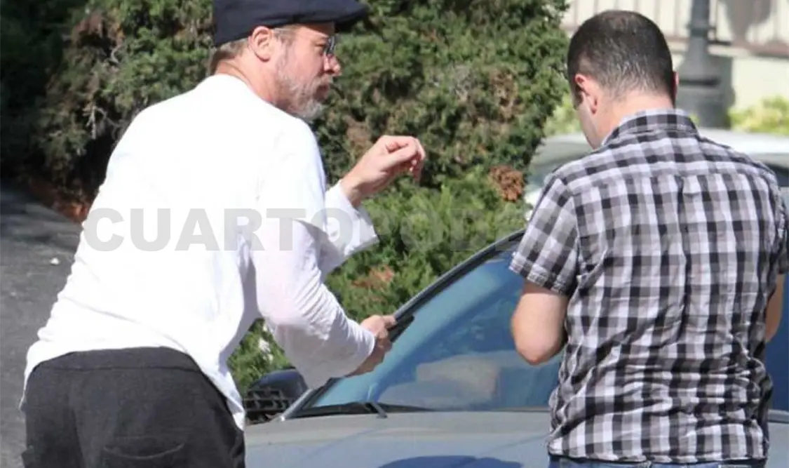 Brad Pitt provoca accidente vial
