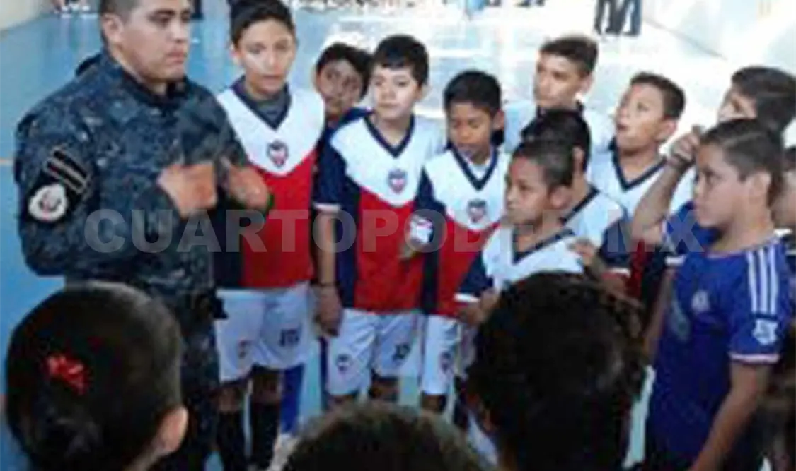 Estudiantes participaron en un torneo de fútbol organizado por la Policía Federal División Gendarmería en Tapachula. Rafael Victorio /CP