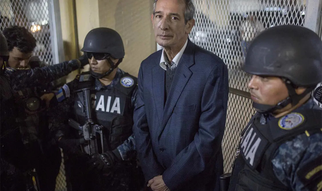 Capturan en Guatemala a expresidente Colom y exministros por corrupción