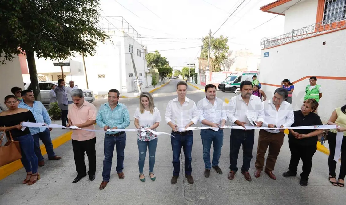 Entrega Velasco calles pavimentadas en Tuxtla
