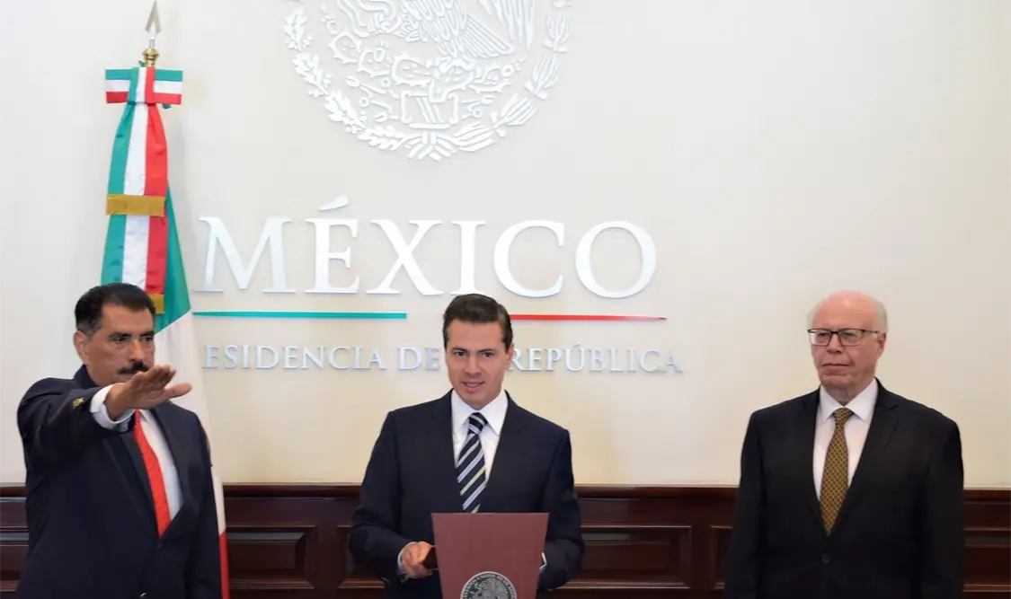 Peña Nieto toma protesta a Florentino Castro como nuevo director del ISSSTE