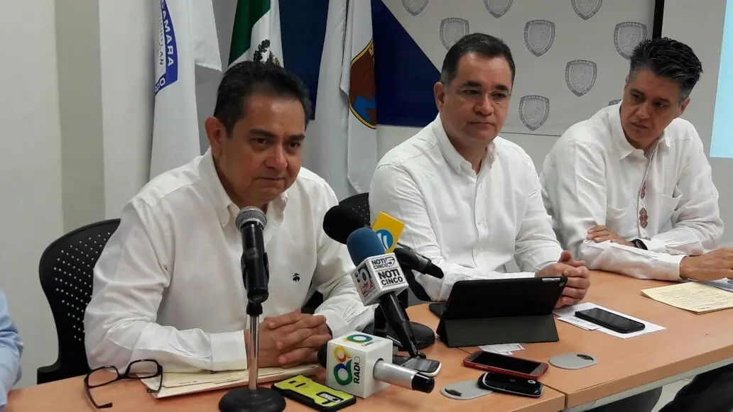 Representantes de la Canaco Tuxtla y del SAE regional y nacional. Foto: Óscar León / CP