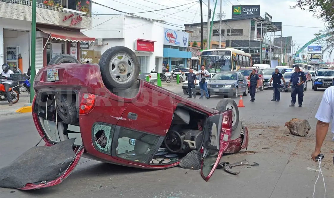 Cafre volcó en el bulevar Belisario Domínguez