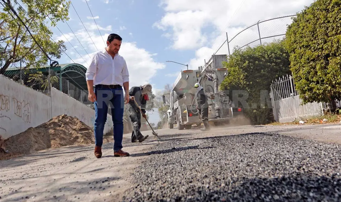 Continúan trabajos de mejoramiento urbano