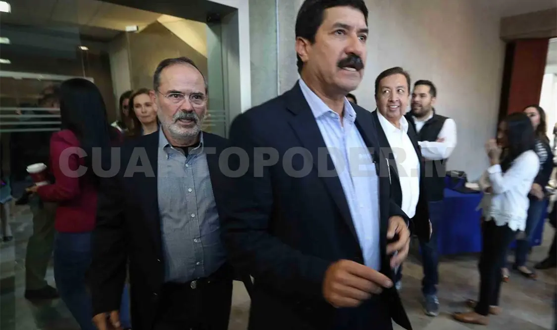 Javier Corral, señaló que hasta ahora el gobierno federal no ha dado “cumplimiento del acuerdo”. El Universal