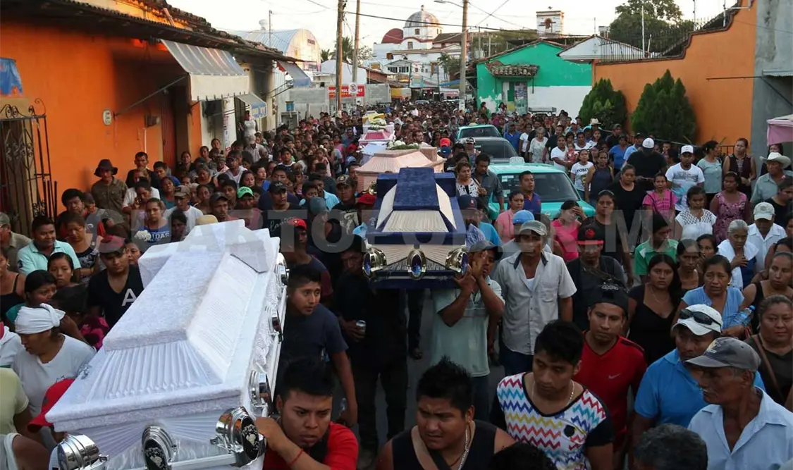 Realizan funeral de fallecidos