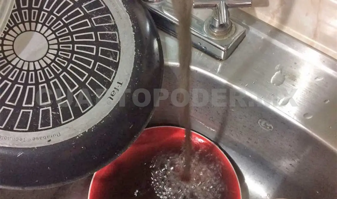 Reciben agua contaminada en Jardines del Grijalva